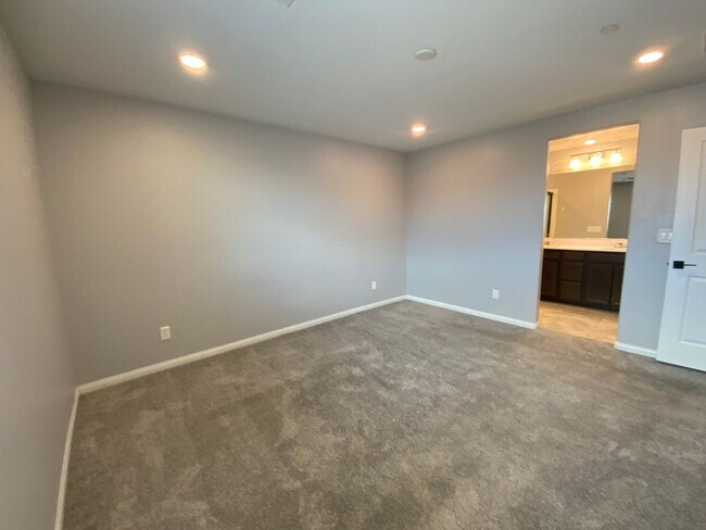 Building Photo - Townhouse in Summerlin North