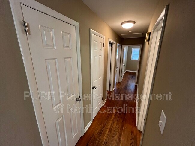 Building Photo - 4304 Wedgewood Dr