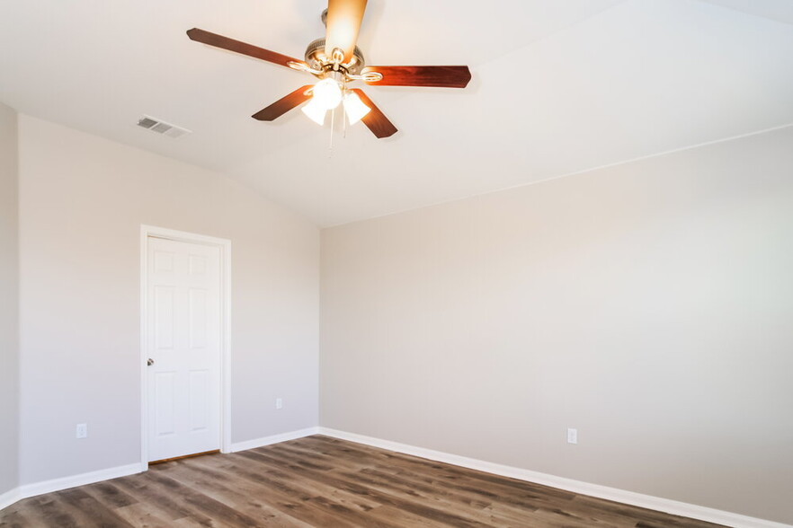 Building Photo - 388 Musgrav