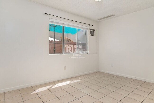 Building Photo - 3009 Canyon Crest Dr