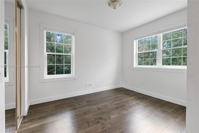 Building Photo - 118 Barbados Dr