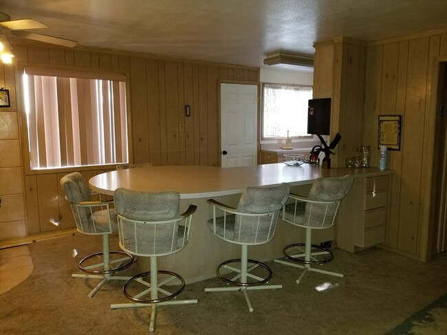 Building Photo - 2 Bedroom with 1.5 baths