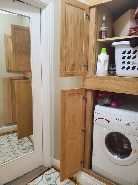 Building Photo - 15 E Kirby St