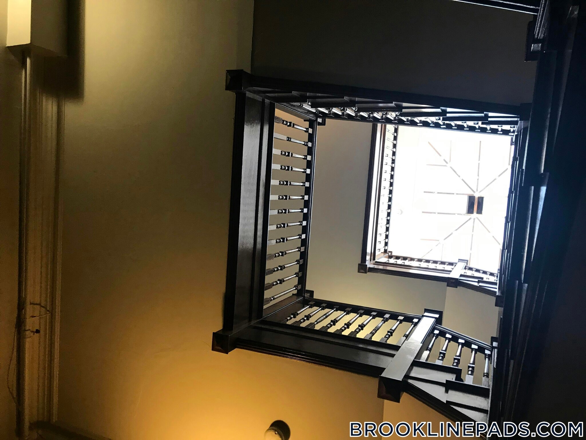 Building Photo - 1061 Beacon St