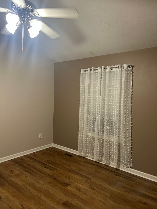 Building Photo - 2121 S Greenwood Dr