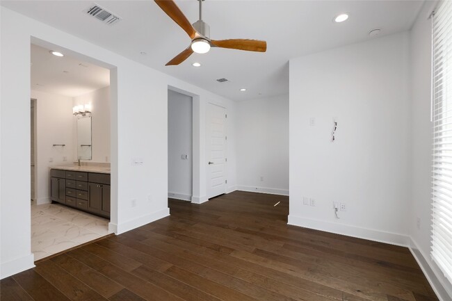 Building Photo - 4703 Unity Cir