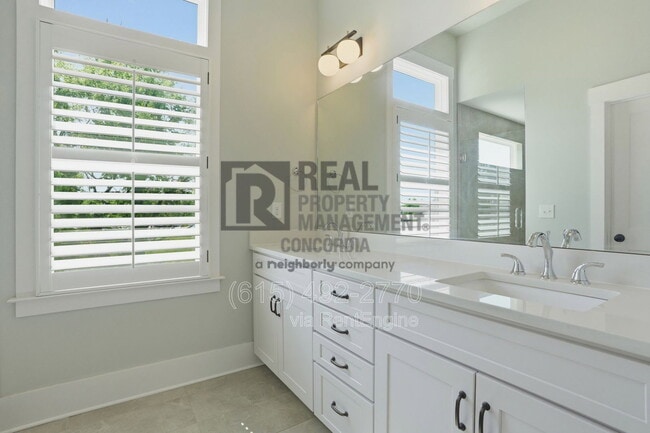 Building Photo - 1607 10th Ave N