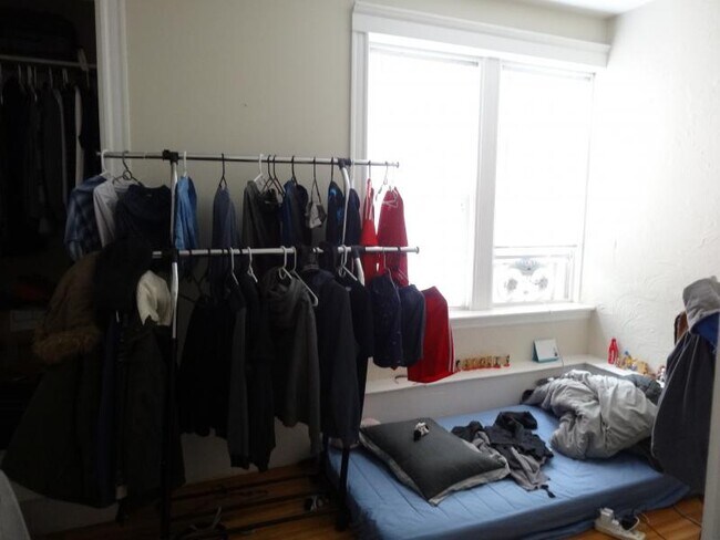 Building Photo - 45 Ashford St