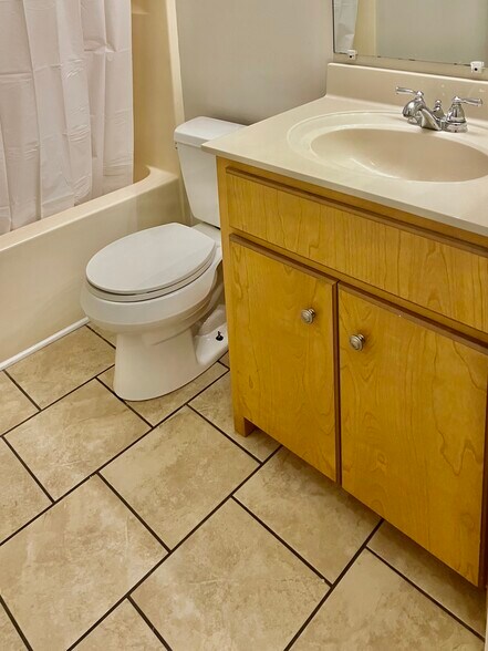 Building Photo - 204 Tuscarora Ct