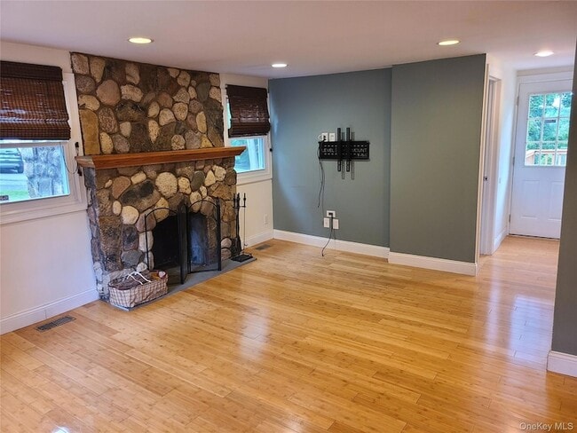 Building Photo - 55 S Hill Rd