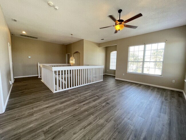 Building Photo - Amazing Large 4/2 Pool Home in Orlando