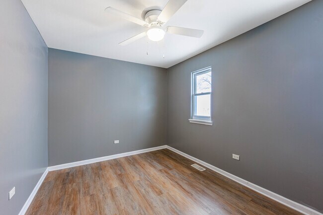 Building Photo - 2446 W 69th St