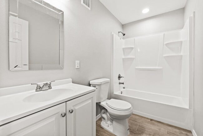 Building Photo - 6400 Edgemere Blvd