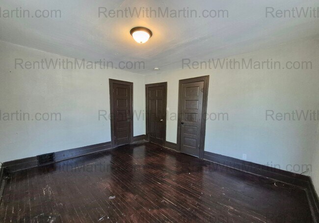 Building Photo - 1128 Mulberry St