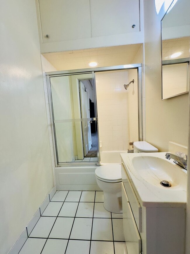 Building Photo - 190 W K St