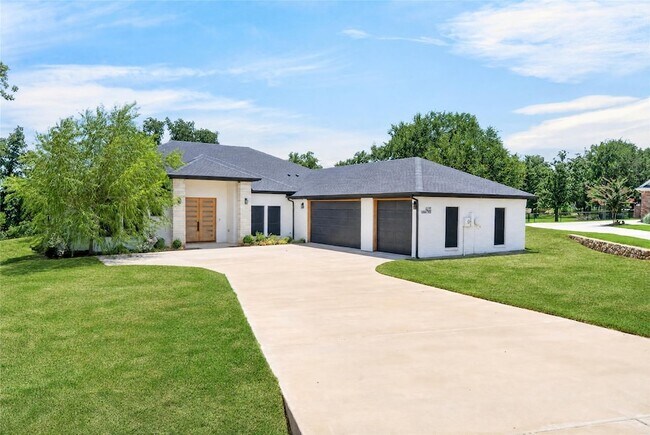 Building Photo - 4013 Legend Trl