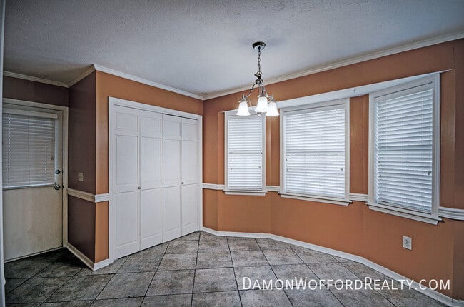 Building Photo - 502 Pelahatchie Shore Dr