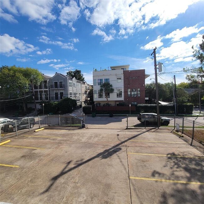 Building Photo - 1328 Bomar St