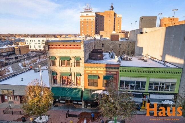 Building Photo - 118 SW 8th Ave
