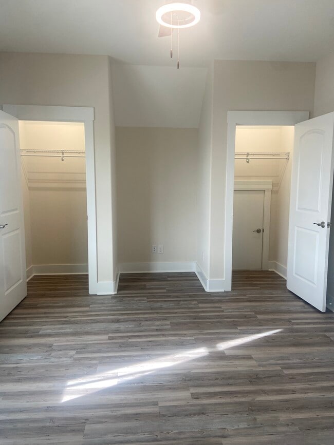 Building Photo - 137 Marblehead Dr