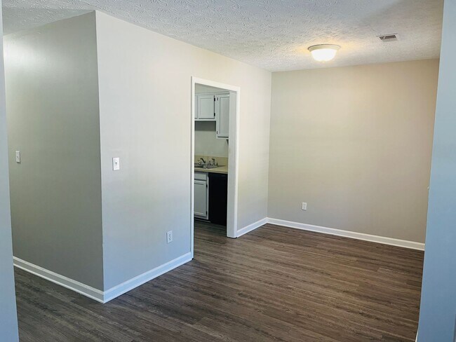 Building Photo - 120 Pine Terrace