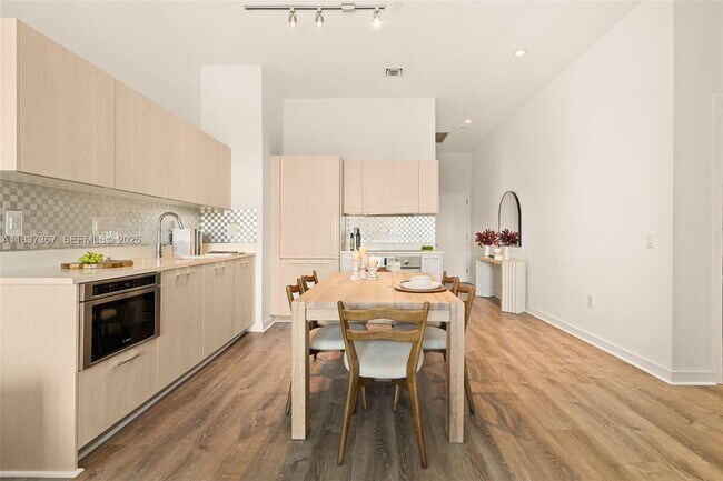 Building Photo - 501 NE 31st St