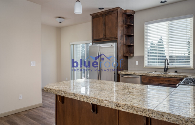 Building Photo - 7761 NE Mary Beth Ln