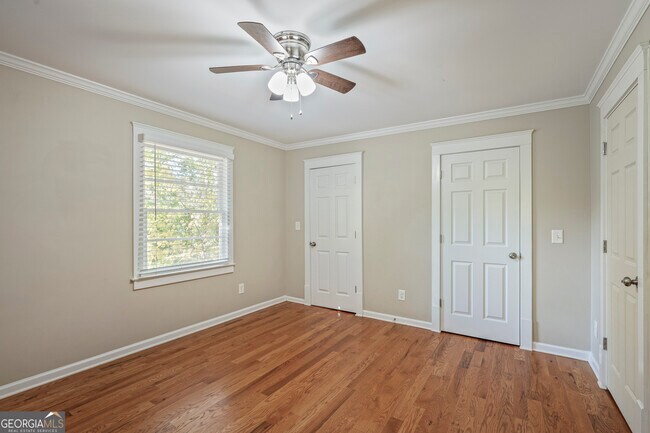 Building Photo - 3823 Kingswood Dr