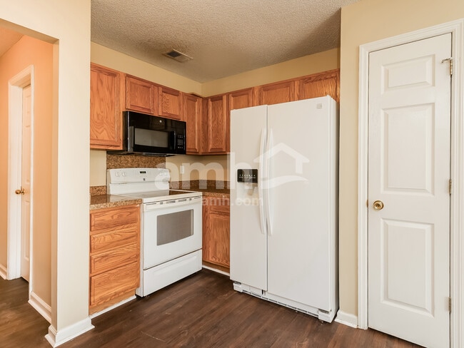 Building Photo - 166 Two Pond Loop