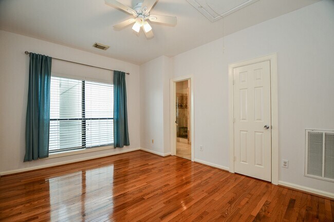 Building Photo - 2431 Dorrington St