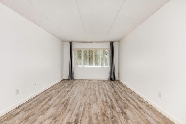 Building Photo - 7950 E Camelback Rd