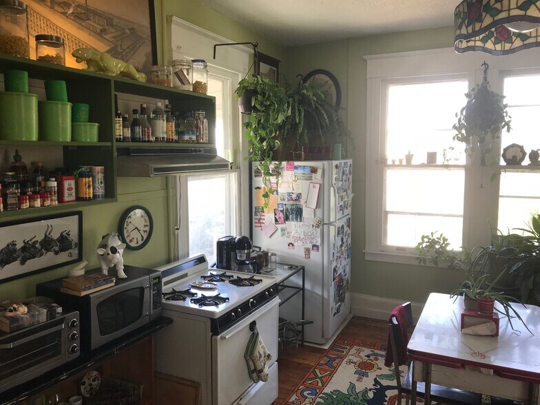 Kitchen 2 - 114 S 5th Ave