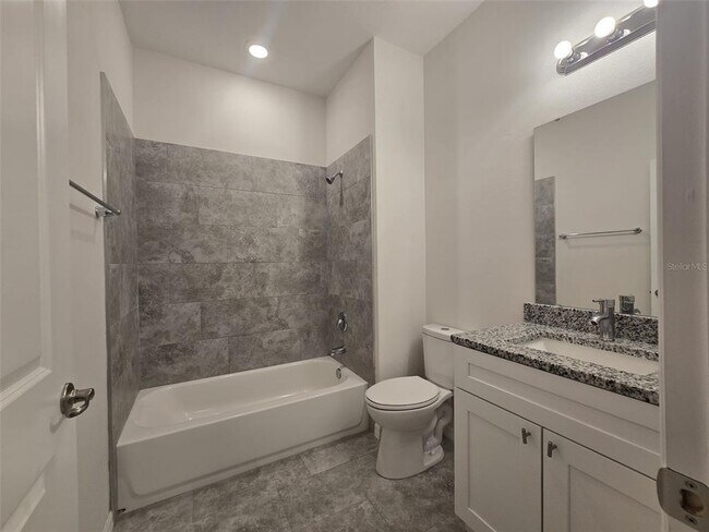 Building Photo - 546 Imperial Pl