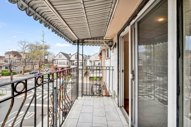 Building Photo - 30 Skyline Dr