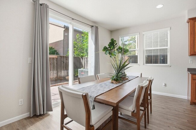 Building Photo - SPACIOUS & CLEAN 2 STORY, 4 BEDROOM, 2.5 BATH IN NATOMAS