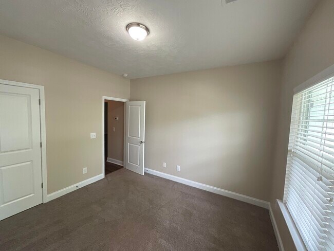 Building Photo - 5798 Whispering Pnes Wy