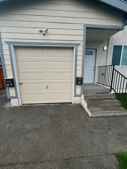 Building Photo - 438 W 71st St