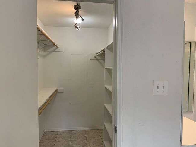 Building Photo - 2750 Holly Hall St