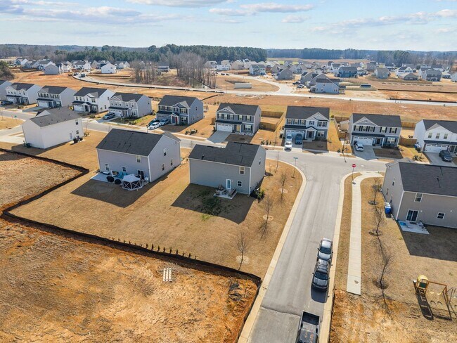 Building Photo - 160 Day Song Ct