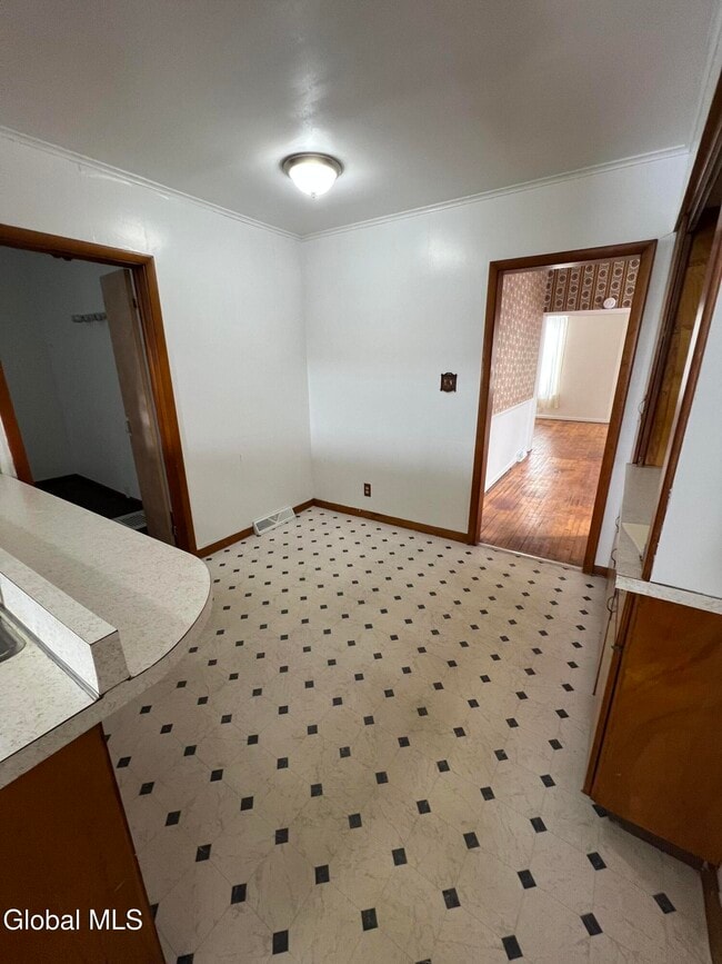 Building Photo - 214 Market St