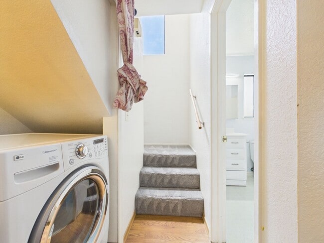 Building Photo - Sumaya Condo 2 Bed/2 bath with Fireplace. Includes washer and dryer