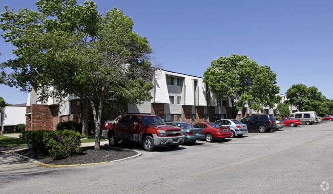 Primary Photo - College Hill Apartments