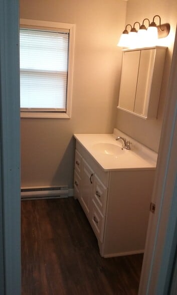 Building Photo - 1513 W Veterans Pkwy