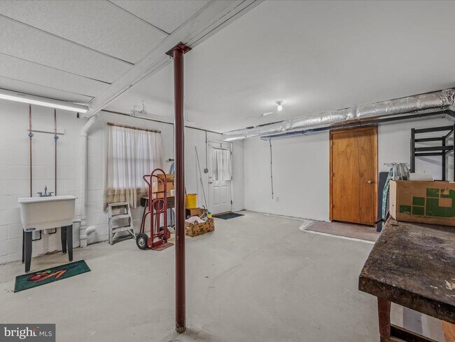 Building Photo - 73 Garden Dr