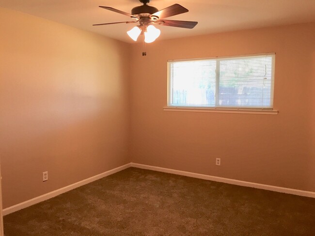 Building Photo - Ashlan & Fowler 3 Bedroom - Griffith Ave.