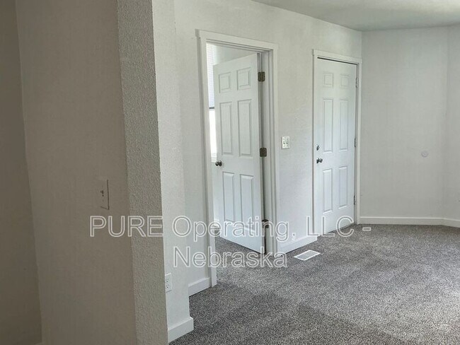 Building Photo - 4245 Burdette St