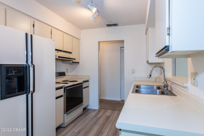 Building Photo - 157 Bob White Ct