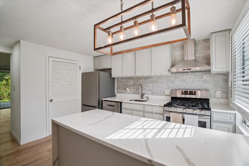 Building Photo - 1925 Dutch Village Dr