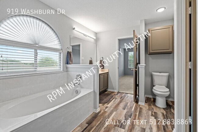 Building Photo - 919 Washburn Dr