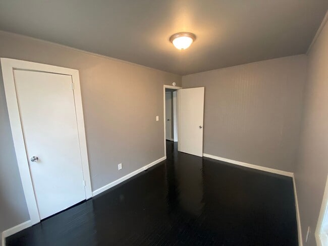 Building Photo - JANUARY MOVE IN SPECIAL!! FIRST MONTH FREE!